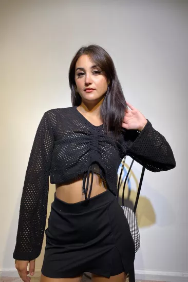 Siyah Ajurlu Büzgü Detaylı Triko Örme Kadın Crop Bluz